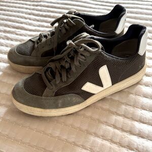 Veja V-12 Hunter Green Shoes